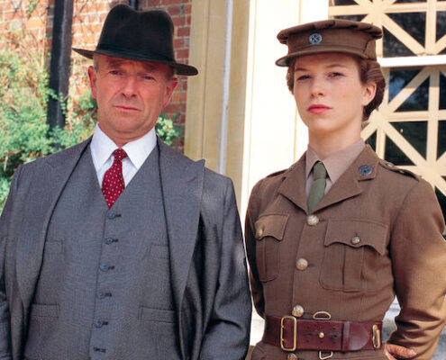 Inspector Foyle und seine Chauffeurin Sam